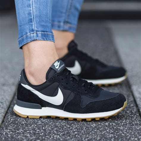 turnschuhe damen nike schwarz